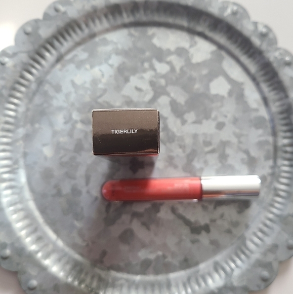 ⭐️40% Off⭐️ Becca Glow Gloss in Tigerlily - Picture 3 of 5